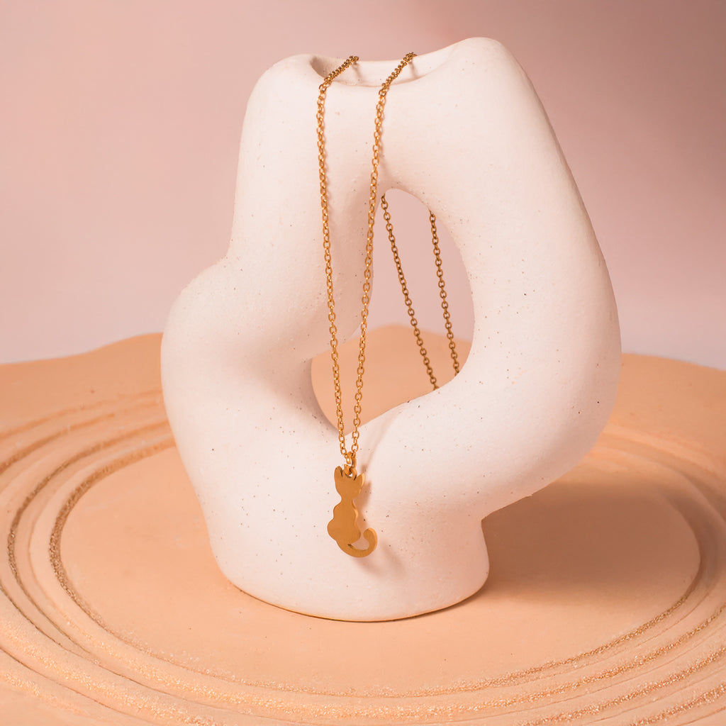 gold cat pendant necklace
