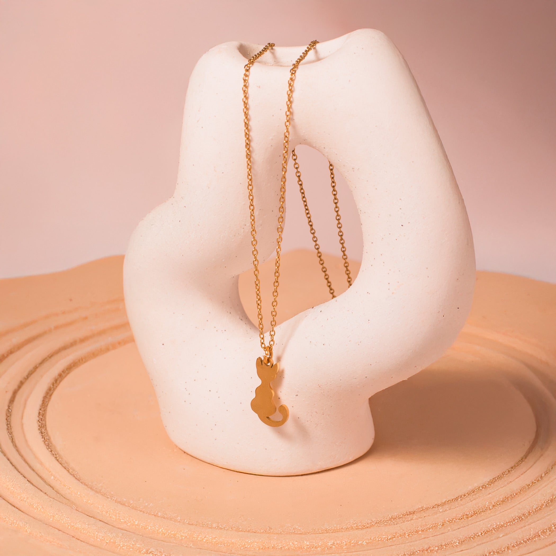 gold cat pendant necklace