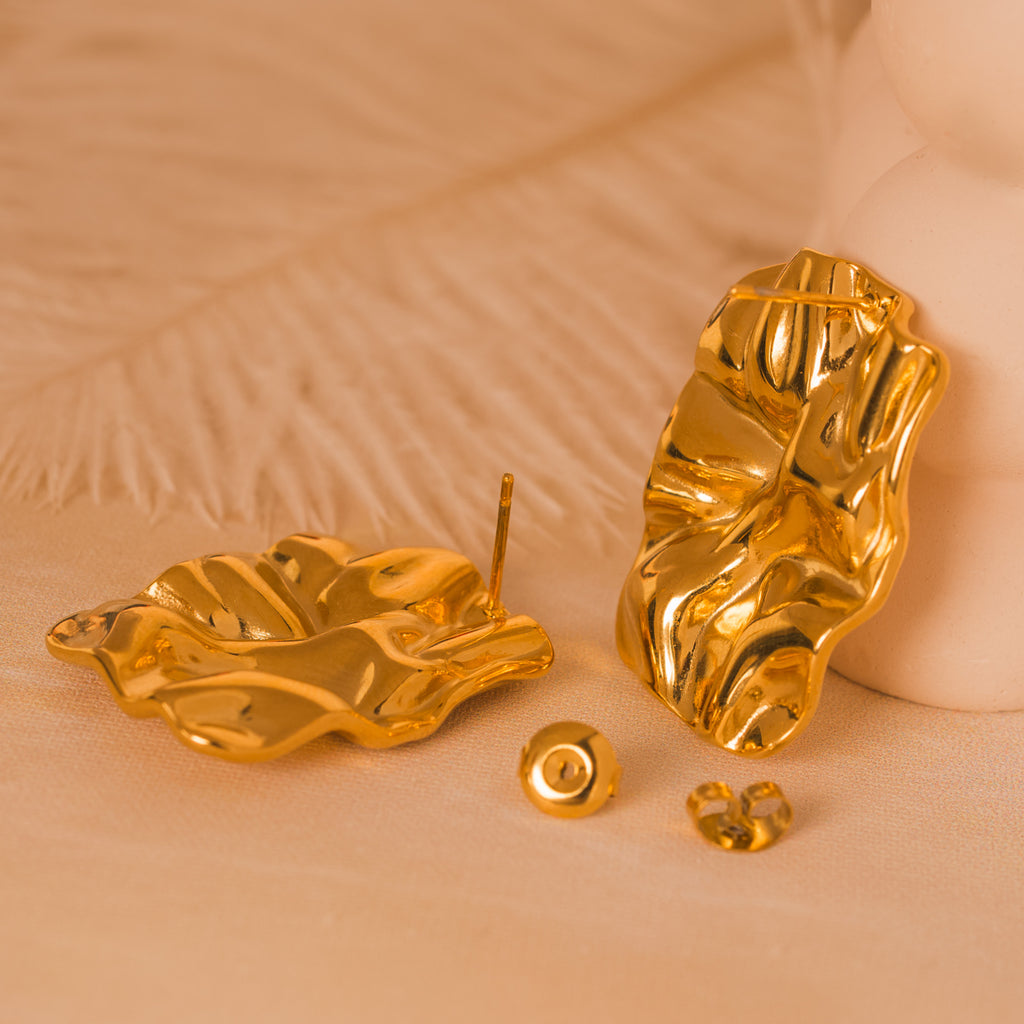 gold everyday earrings