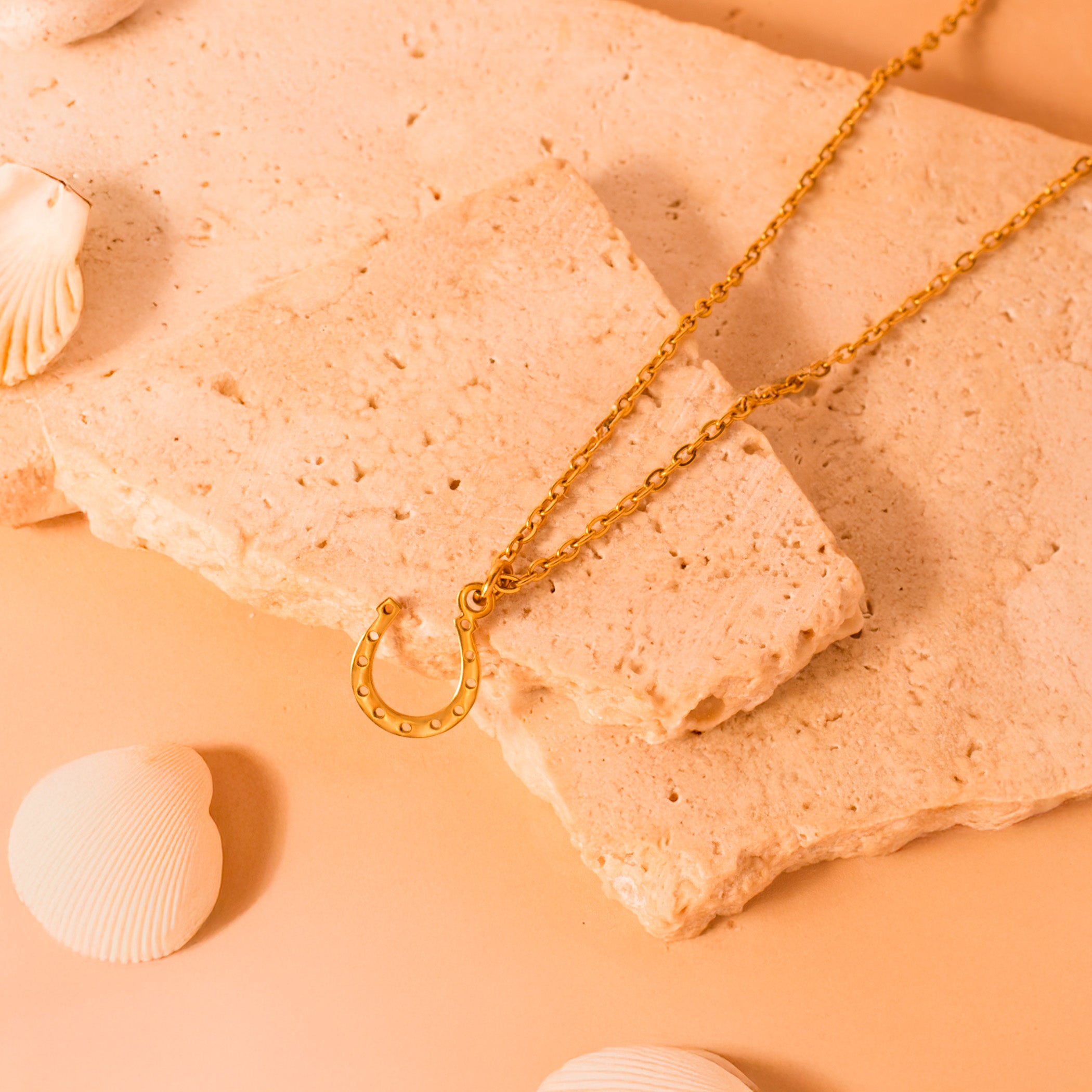 gold horseshoe necklace