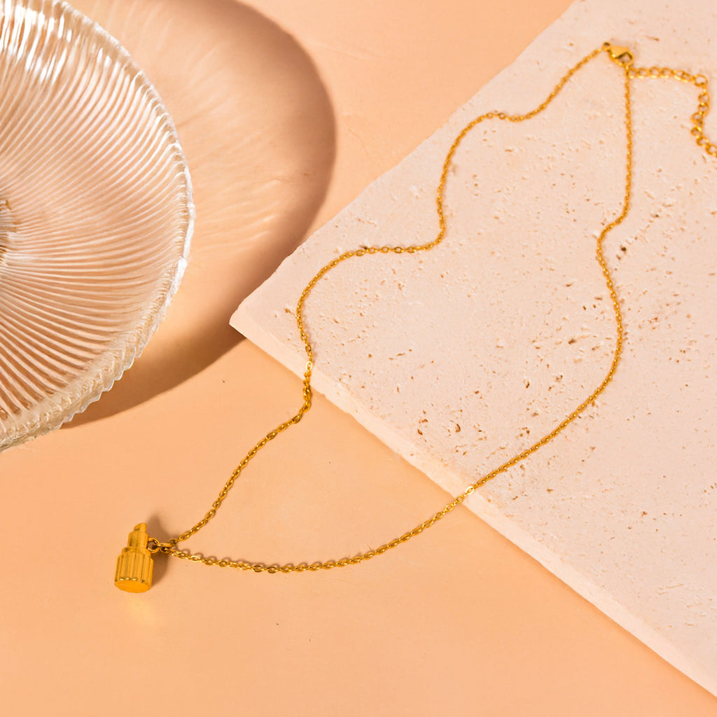 lipstick gold necklace