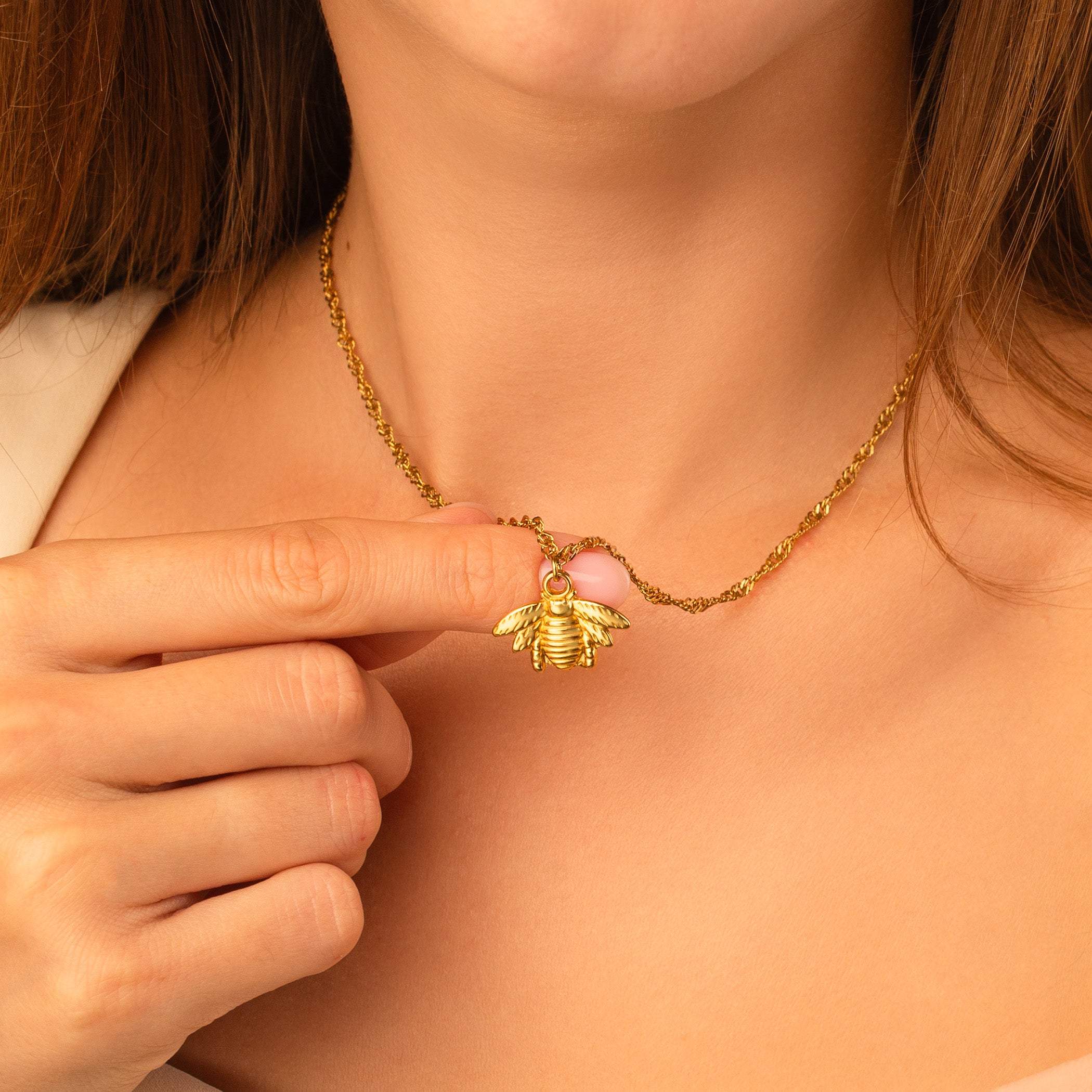 minimalist bee necklace