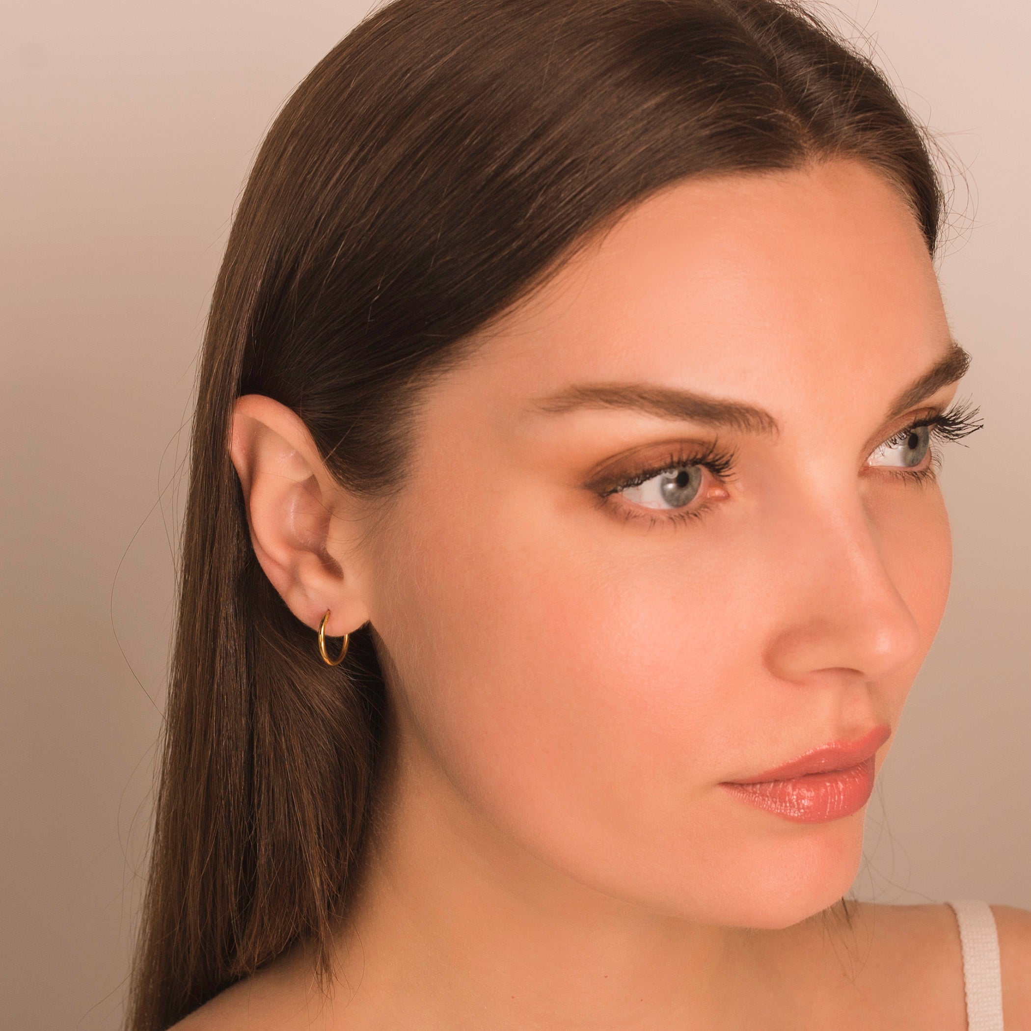 minimalist gold hoop earrings