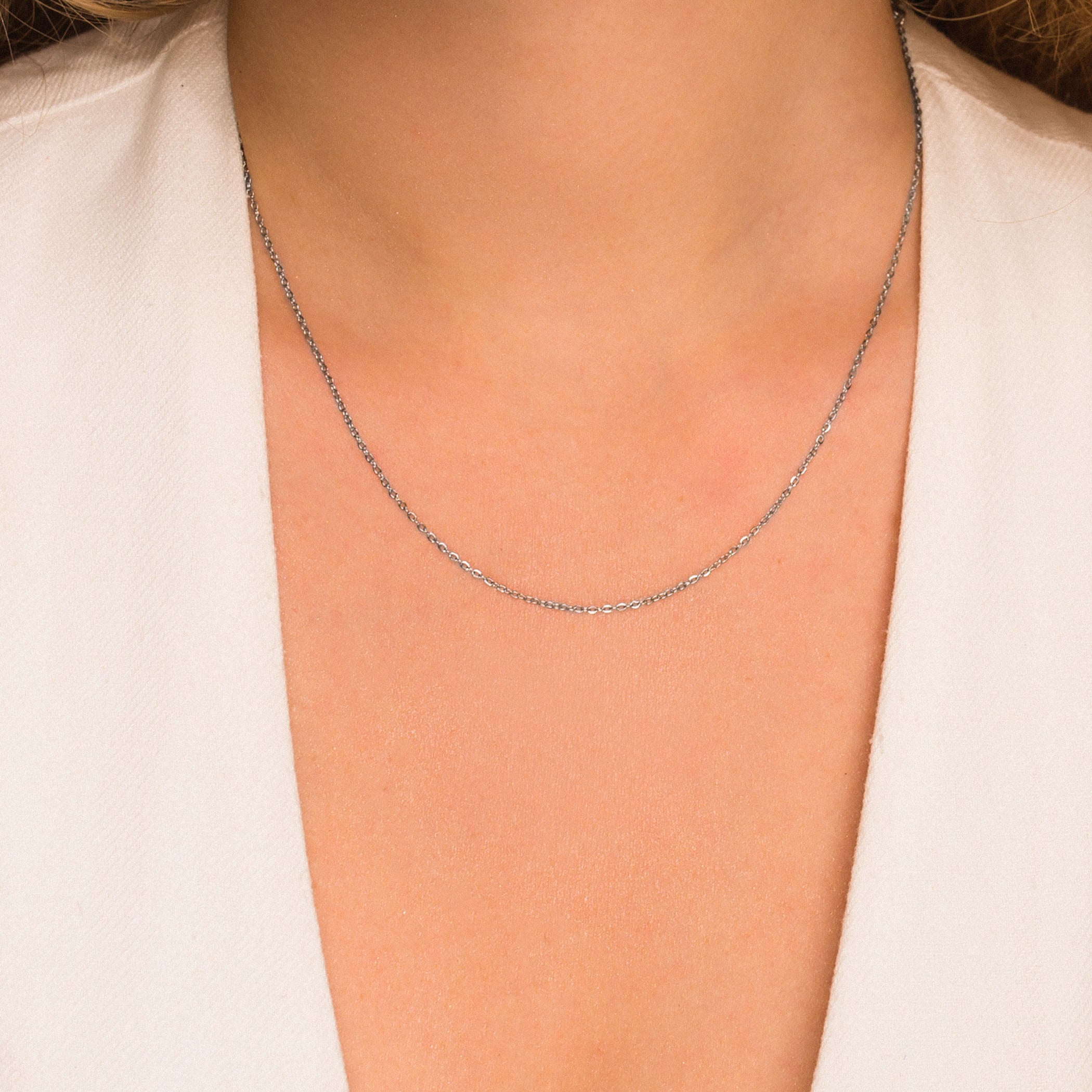 thin chain necklace
