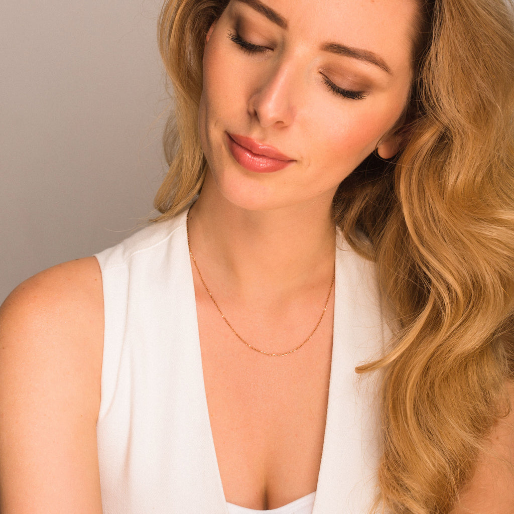thin gold chain necklace
